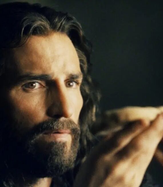 Jim Caviziel como Jesus